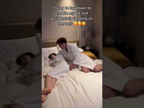 남자친구가 침대에서 안아주려고 할 때마다 일어나는 일 🛏😱 #shorts